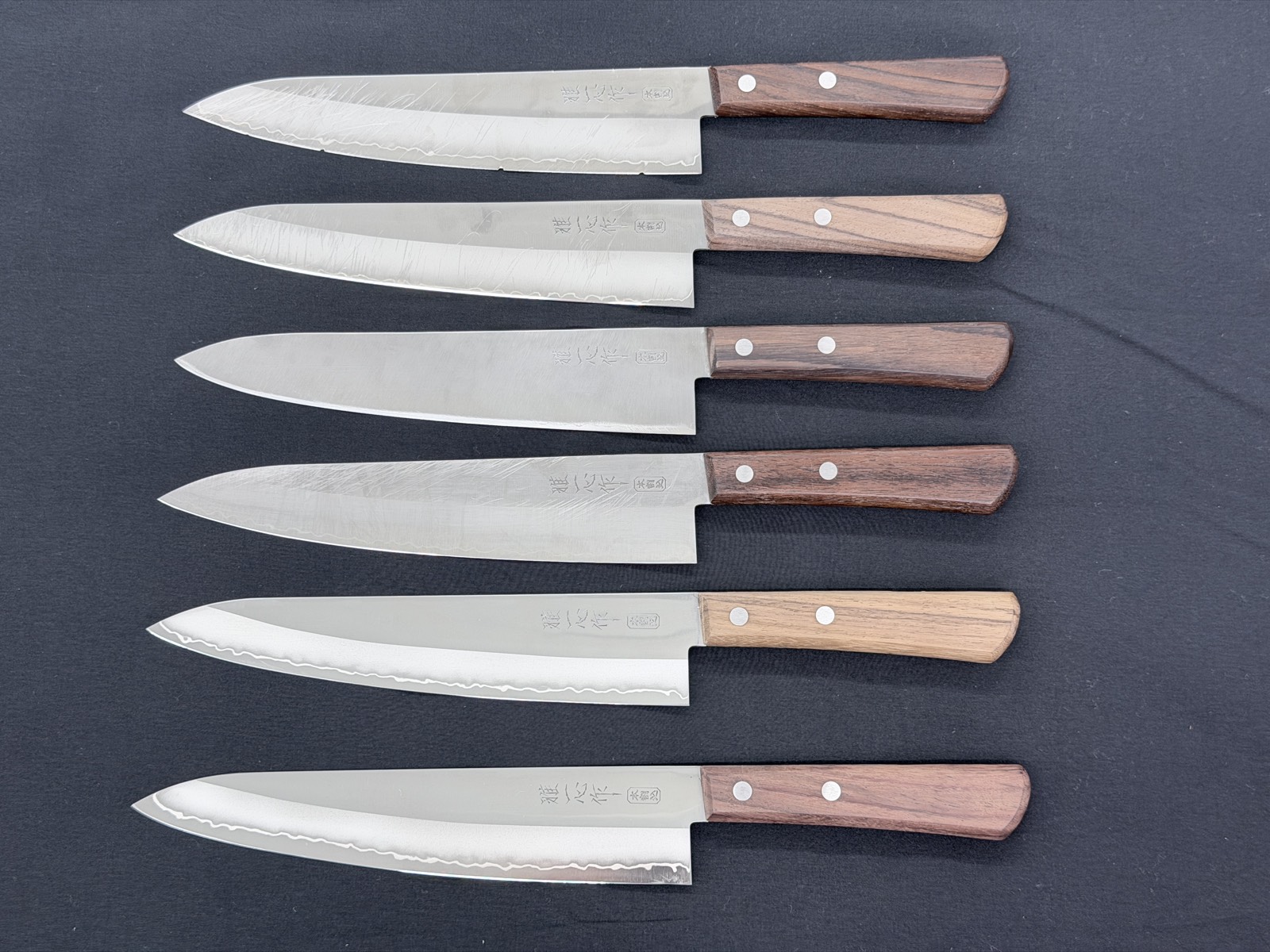 Dasselbe Messer, von 5 Kappabashi-Läden geschärft, im Vergleich